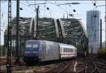 BR 101 Werbelokomotiven 101 102 'Wir Menschen sind alle Gleich' mit dem IC2114 nach Hamburg-Altona bei der Ausfahrt von K�ln Hbf 6.8.2009