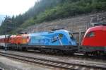 Die 1116 250-0 Feuerwehr mit einer 1016 vor dem Nachtzug ...