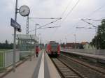 S-Bahn Rhein-Main In diesem Bild sieht man wie eine S-Bahn der Linie S5 an einem bew�lkten, fr�hen Augustabend in den Bahnhof Oberursel-Stierstadt einf�hrt. (Datum: 08.08.09, Uhrzeit: 18:39 Uhr) 