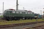 Die E40 128 wird im DB Museum Koblenz m.H einer ...