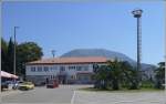 Bahnhofsvorplatz und Stationsgeb�ude von Bar. (29.07.2009)  ...