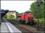 295 094-7 wartet in Sande Bahnhof nach getaner Arbeit auf ...