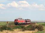 BR 218 mit Zugen 218 319-2 und 218 376-2 verlassen am 6.08.09 mit einem Syltshuttle aus Nieb�ll den Hindenburgdamm und werden gleich Morsum Richtung Westerland/Sylt durchfahren.