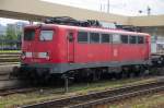 Am Stumpfgleis des Bahnsteigs 4/5 d�ste 115 261-0 in der ...
