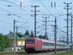 BR 101 mit Zugen 101 114-7 erreicht mit OEC690'Schloss Porcia Spittal an der Drau' soeben den Bahnhof Attnang-Puchheim; 090811