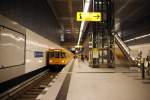 u-bahn-berlin-stationen Der U-Bahnhof 'Hauptbahnhof' mit dem zu befahrenden Gleis. Das nebenliegende Gleis wird wohl bis zur Anbindung an die U5 'Tot' bleiben. Hier eine Aufnahme mit dem einfahrenden F79 Wg.Nr.: 2675
