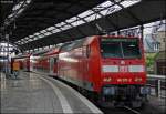146 011 mit dem RE10126 aus Hamm bei der Ankunft ...