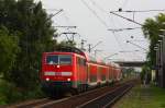 111 102 rauscht mit ihrem RB nach Frankfurt durch den ...
