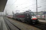 Aushilfe auch nach Ersatzverkehrszeiten: ES64 U2-026 am 24.06.09 mit EC ...