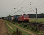 BR 145 145 056-8 poltert am Morgen des 15.08.09 einem Kombizug nach L�beck-Skandinavien durch die weite Feldlandschaft vor Reinfeld (Holst.) Richtung L�beck.