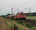 BR 143 mit Zugen 143 557-7 hat am 15.08.09 den RE 21406 nach L�beck Hbf am Haken und wird gleich in reinfeld (Holst.) einen Planhalt einlegen. Aufgenommen kurz vorm B� 'Kalkgraben'.