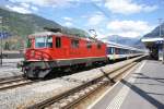 re-4-4-ii-re-420 Da der Domino, mit dem der Regio 4158 normalerweise gef�hrt wird, einen technischen Defekt hatte, musste die Re 4/4 II 11202 mit einem EW I - Pendelzug einspringen. Gesehen am 7.8.09 in Visp.