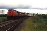 canadian-national-cn 9495 + 9448 + 9561 mit kurze G�terzug (35 wagons) bei Thunder Bay am 02-08-1993. Bild und scan: Date Jan de Vries.
