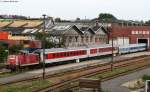 346 995-6 rangiert Nacht- und Talgowagen in Berlin Warschauerstra�e ...