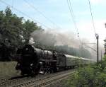 03 2204-0 mit ihrem wundersch�nen DR-Sonderzug (mit Mitropa) auf der ...