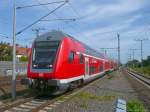 Eine S10 von Leipzig nach Halle erreicht den Bahnhof Leipzig-Wahren. ...