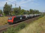 481 002-4 der ITL kommt mit einem Kesselwagenganzzug aus Richtung ...