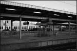  Waiting - Aufgenommen in s/w, ohne weitere Bearbeitung (Berlin Sch�nefeld, ...