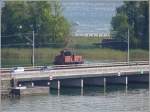 Eine Rangierfahrt bringt die Ee 3/3 auf die Br�cke des ...