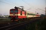 372 004 zieht D 60457, Berlin Ostbahnhof-Praha hl.n., hier kurz ... 372 004 zieht D 60457, Berlin Ostbahnhof-Praha hl.n., hier kurz ...