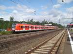Am 25.07.09 fahren 2 unbekannte 423er als S4 (Langen-Kronberg/Ts) in ...