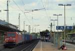 152 127-7 durchfährt am 16.08.09 mit einem Containerzug den Bahnhof ... 152 127-7 durchfährt am 16.08.09 mit einem Containerzug den Bahnhof ...