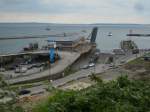 Der fr�hre F�hrhafenbahnhof Sassnitz-Hafen im Jahr 2009.Auf der F�hrbr�cke sind ...