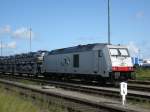 Die Diesellok 285 108-7 der ITL im Hafengebiet von Cuxhaven ...