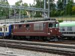 re-425-bls BLS - Re 4/4 193 vor Regio im Bahnhofsareal von Spiez am 20.06.2009