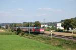 BR 218 mit Zugen F�r mich stellen sie immer wieder ein Highlight dar, die im 218-Sandwich gefahrenen IRE auf der Filsbahn. Am 6.8.2009 passierte 218 438-0 mit 4 Doppelstockwagen und Schwesterlok am Haken den Ansitzpunkt bei km 30 der Filsbahn. Der Zielbahnhof der Fuhre ist Stuttgart.