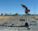 Sonstige Eines der sehr seltenen Signale auf dem Bahnnetz Namibias befindet sich am Bahn�bergang am s�dlichen Ende des Bahnhofes Karasburg (Strecke Swakopmund - Otavi).