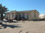 sonstige Die erste Bahnstation in Swakopmund war diejenige der Otavi-Bahn. Die damals in 60cm-Spur gebaute private Bergwerksbahn, ging sp�ter in der Staatsbahn auf. Heute wird das unter Denkmalschutz befindliche Geb�ude inmitten des pulsierenden Ortes als Kaffee und Reptilienmuseum genutzt.