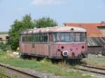 br-795--796--798--db-vt-95--vt98--uerdingerschienenbus 796 710-2 steht leider nur noch als Ersatzteilspender in Prosselsheim, 18.08.2009