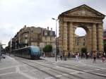 Bordeaux Strasenbahn Eine Tram der Linie B h�lt an der Haltestelle Victoire. (8.8.09)