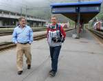 2009-08-22-andermattgoschenen Stefan und Werner auf dem Weg zur n�chsten Fotostelle in Andermatt.
(22.08.2009)