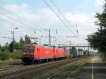 BR 145 145 008-9 und 145 014-7 mit Containern am 17.08 durch Saarmund.