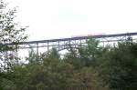 VT 628 auf der M�ngstner Br�cke zwischen Remscheid und Solingen ...