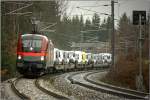1x16-werbeloks Railjet 1116 200 f�hrt mit einem Autozug durch den Zeltweger Murwald.
Zeltweg 8.11.2008