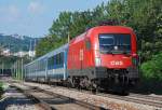 br-1116-vor-personenzugen 1116 004 'Flou' am Eurocity 965 'Csardas' von Wien Westbahnhof nach Budapest. Die Aufnahme entstand am 23.08.2009 kurz vor Wien Speising an der Verbindungsbahn.