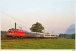 auslandische-zuge Da ich ein paar Tage in K�rnten war, werde ich Euch in der n�chsten Zeit einige SZ541-Fotos pr�sentieren. Ich beginne mit 541-003 welche am 19.08.2009 den D415 (Schwarzach-St.Veit - Beograd) bespannte. Aufgenommen kurz nach Sonnenaufgang im langen Bogen bei Faak am See.