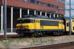 BR 1700 NS 1719 fahrt mit ein Regionalzug aus Zwolle Bahnhof Amersfoort in auf 22/08/09.