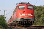 br-110-bugelfalte Die 110 300-1 mit einen RE in Kelsterbach, am 20,08,09