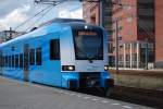 Protos 5034 von Connexxion (Valleilijn), regionalzug nach Barneveld verlasst Bahnhof ...