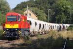 Die NE 9 der Neusser Eisenbahn kurz nach der Ausfahrt ...