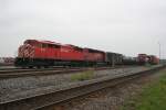 Canadian Pacific Railroad CP CP SD40-2F 9023 + CP SD40-2 5843 am 9.8.2009 bei Rangierarbeiten in Smiths Falls.


