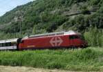 Vom Gr�n getragen: Re 460 032 mit IR Genf-Flughafen-Brig kurz ...