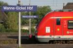 BR 422 der S2 nach Essen Hbf in Wanne-Eickel Hbf. ...