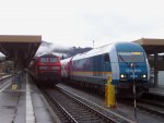 oberstdorf Die DB BR 218 und die BR 223 Alex Treff in Oberstdorf. PS:Da der Bahnsteig nicht lang genug war konnte ich nicht weiter weg gehen und es somit nicht den ganzen Pingeln die sich �ber die Eisenstange vor der 223 aufregen,recht machen. Sorry den anderen gegen�ber.