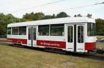 braunschweig Bei den f�r den Einsatz mit NF-Tw adaptierten Beiwagen wurden die hinteren T�ren verschlossen: die vorhandenen Bahnsteige sind so kurz, dass die letzte T�r au�erhalb des Bahnsteigs zum Stehen kommen w�rde (Bw 7475 am 25. August 2009).