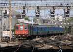 BDt Steuerwagen Wegen einer besch�digten Fahrleitung in Sissach war auch dieser Ersatzzug mit einem Re 4/4 Dispo-Pendel unterwegs. Hier schl�ngelt er sich in den Bahnhof Bern. (22.08.2009)